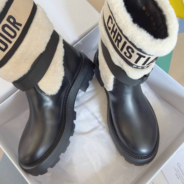 Top-tier version: Women's Dior D-Major series warm ankle boots. Original purchas