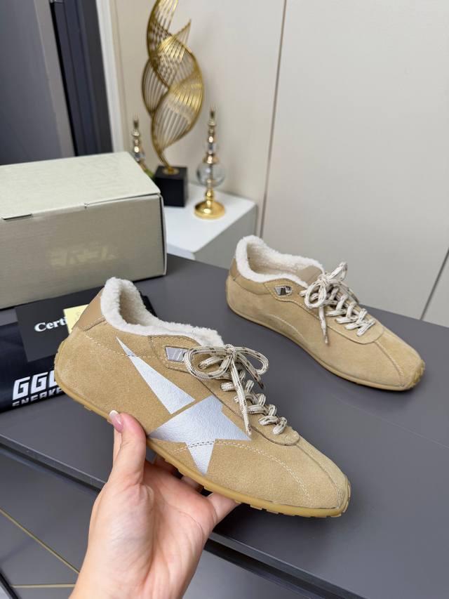 Ggdb's latest star-patterned distressed sneakers, now available! Golden Goose Gg