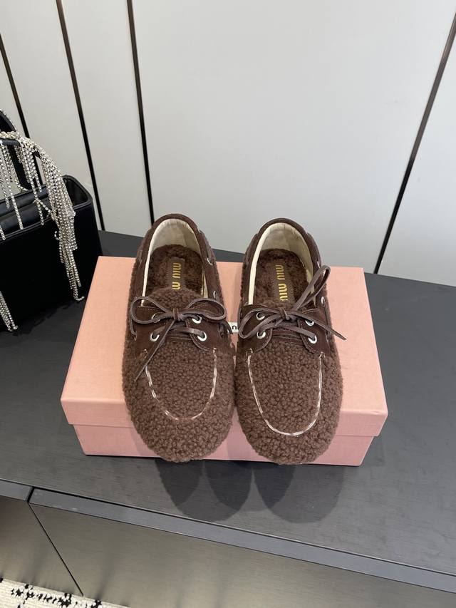 Miu Miu 25Ss New Furry Loafers are here! A must-have for year-round style! The u