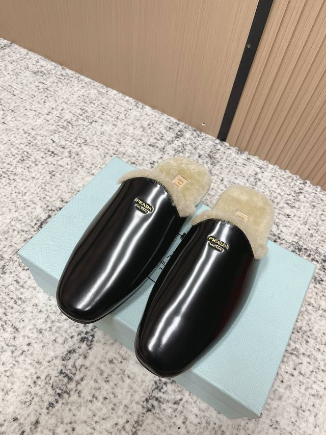 Top-tier version: Prada 25Ss Prada Autumn/Winter New Plush Mules These shoes ble
