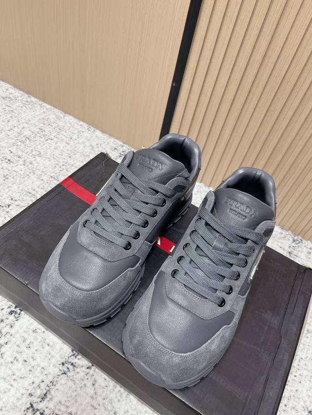 Top Version: Prada Men's Triangle Logo Platform Casual Sneakers These leather sn