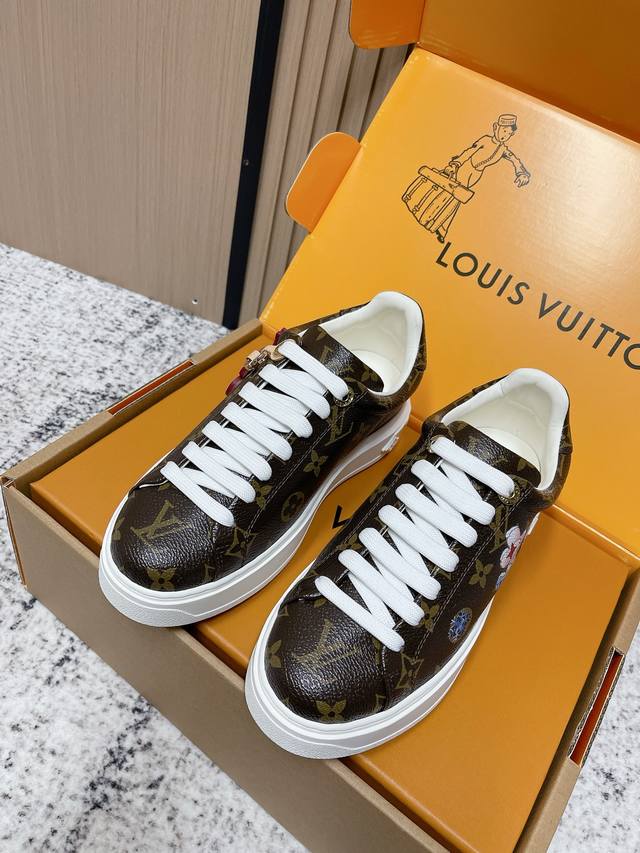 Top-tier version: LV Vivienne Ski 2025 Christmas Collection White Sneakers with