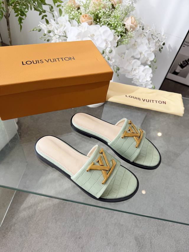 New LV slippers, sizes 35-43, nine colors available, rubber sole DDD