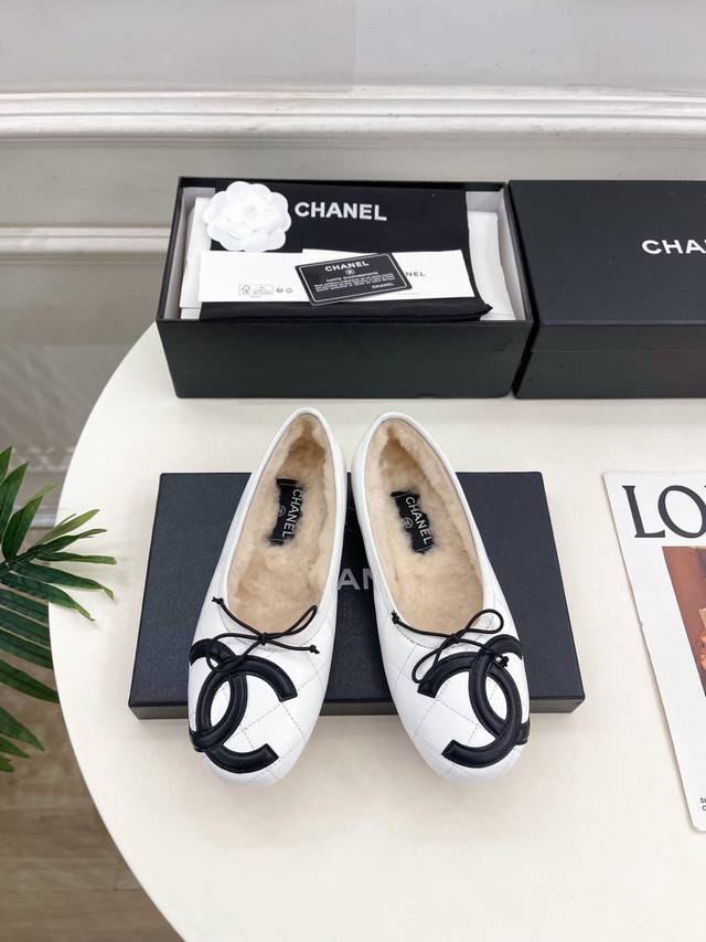 Chanel 25 2025 Autumn/Winter New Arrival Classic Runway Style Chanel Double C W
