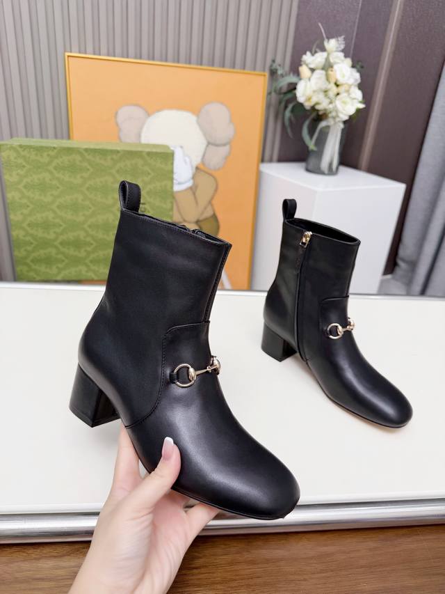 Gucci's latest ankle boots A meticulously crafted 1:1 replica of the original sn