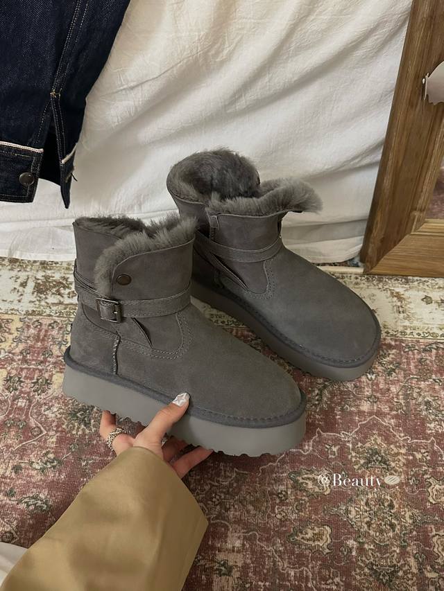 Retro Buckle Snow Boots Your feet now have "cloud-level" protection! These snow