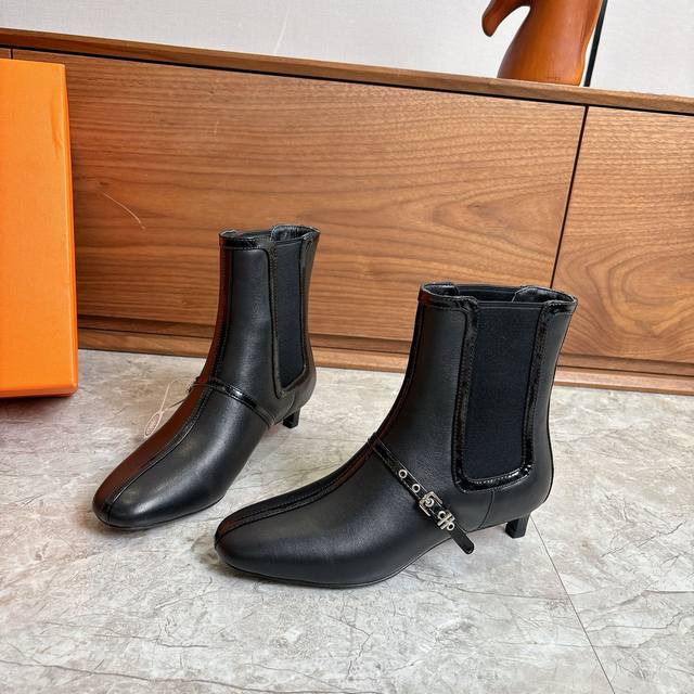 Factory direct from Hermes, a new autumn/winter collection of classic Chelsea b