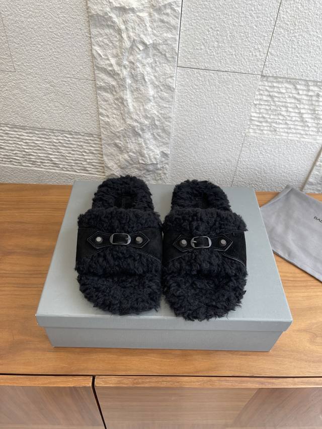Top Version: Balenciaga 2025 Fall/Winter New Fur Slippers These Balenciaga fur s