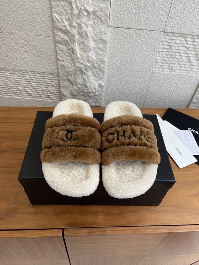 Top Version: Chanel 2025 Fall/Winter New Double C Furry Slippers Chanel Fall/Win