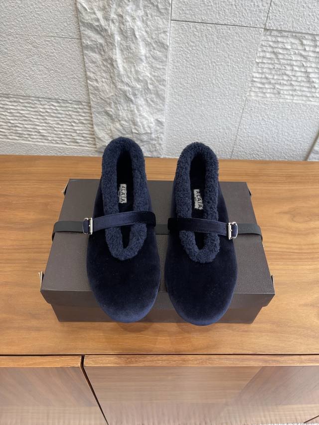 Top Version: Alaia 2025 Autumn/Winter New Round Toe Flat Velvet Mary Jane Ballet