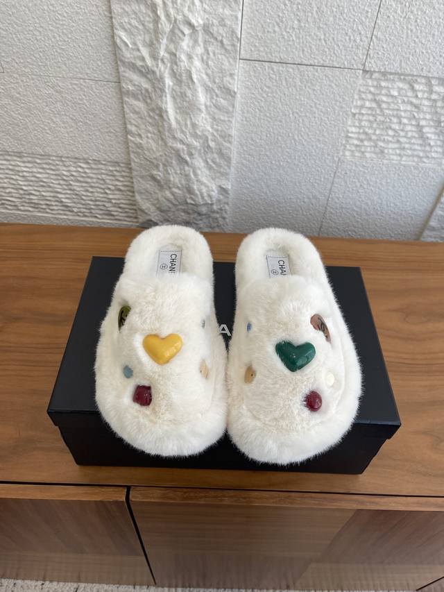 Top Version: Chanel 2025 Autumn/Winter New Double C Colorful Button Furry Slippe