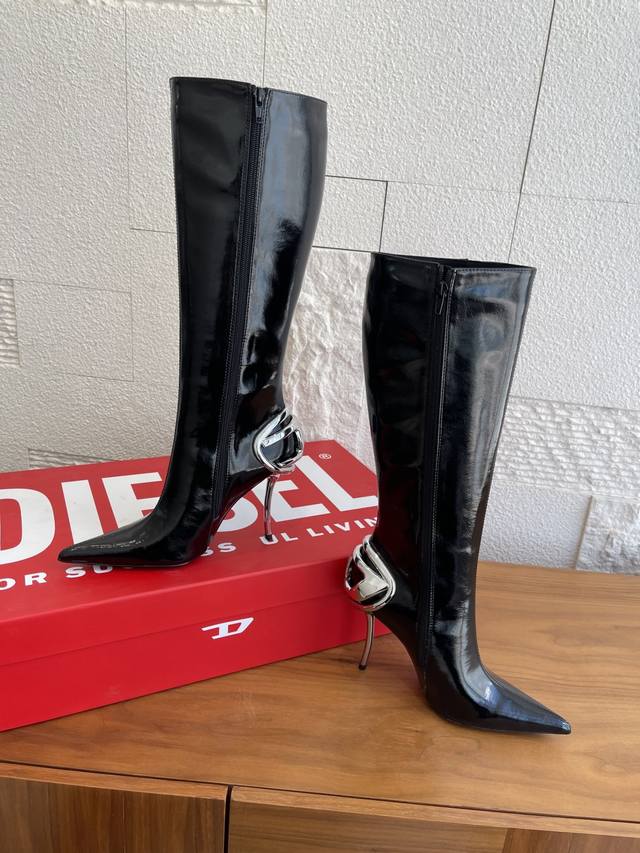 Top Version: Diesel 2026 New D-Strap Pointed Toe High-Heeled Boots These black p