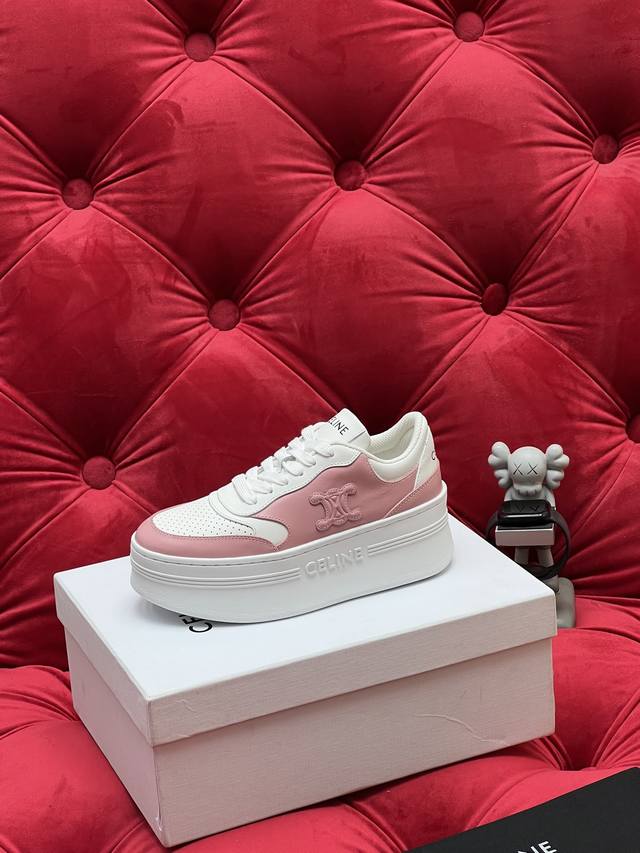 Exclusive Real Shots of Top-Tier Celine 25SS Spring/Summer Runway Style Bread Sh