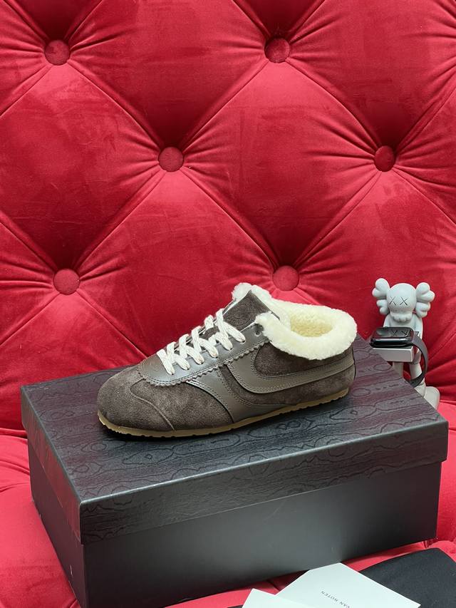 Exclusive Real Shots of Top-Tier Dries Van Noten Marathon Sneakers 2025 Spring/S