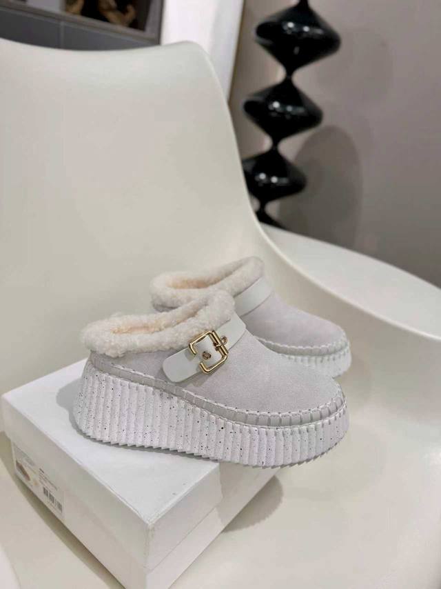 Chloe's new casual shoes, launched simultaneously at boutiques. These spring/sum
