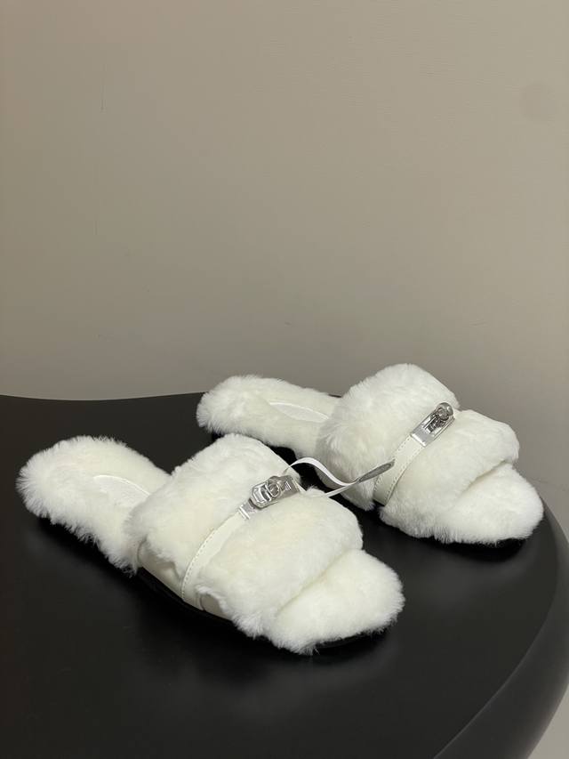 Top Quality Hermes Giulia Fleece Slippers with Kelly Buckle - A Timeless Classic