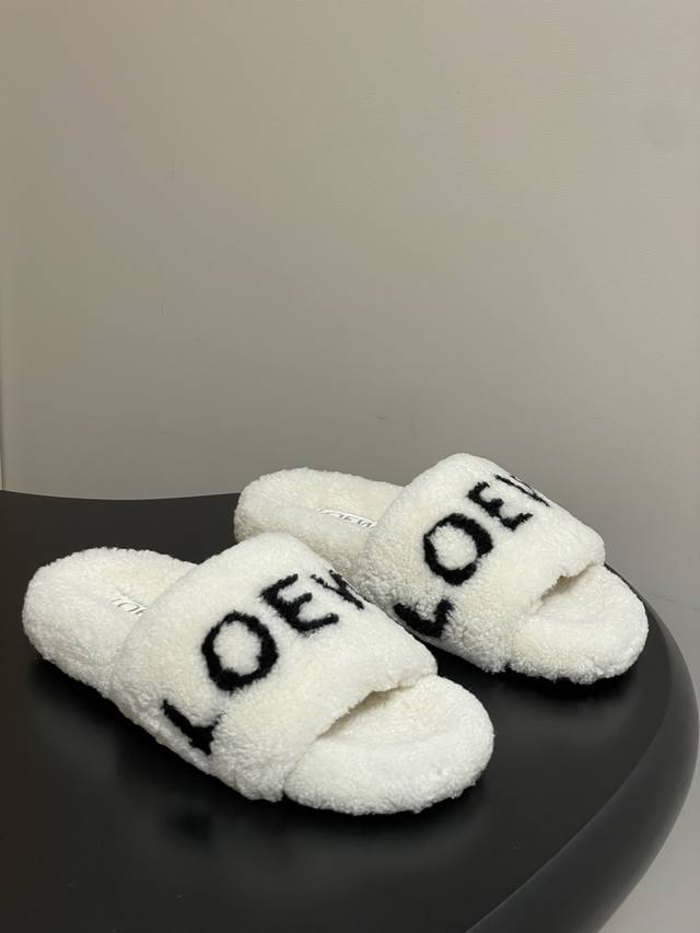 Loewe 25S Autumn/Winter New Two-Tone Logo Slip-On Wool Slip-On Sandals These two