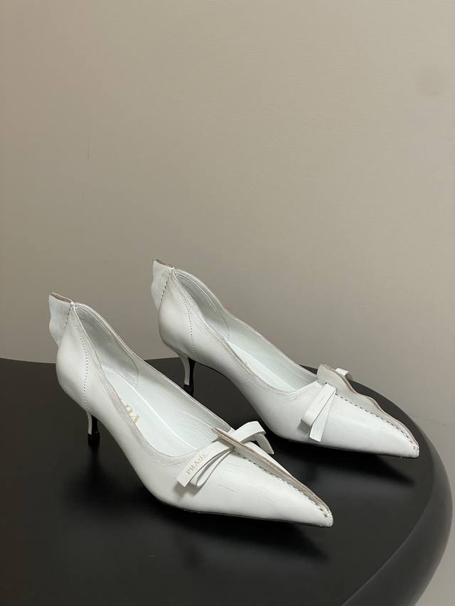 Top Quality with High-End Airplane Box 25Aw Early Autumn New Prada Runway Style