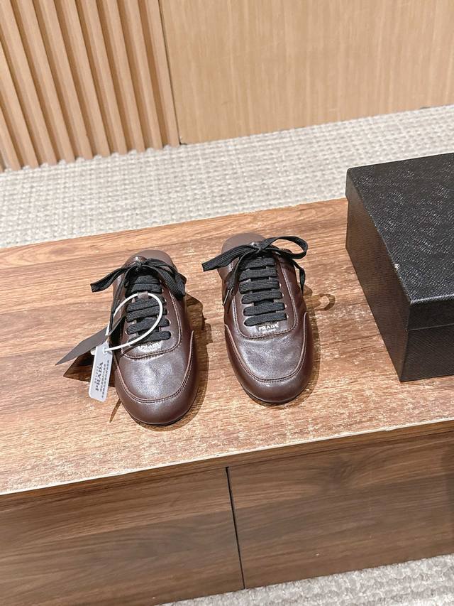 Prada's new leather thin-soled athletic casual training shoes (DDD). Crafted fr