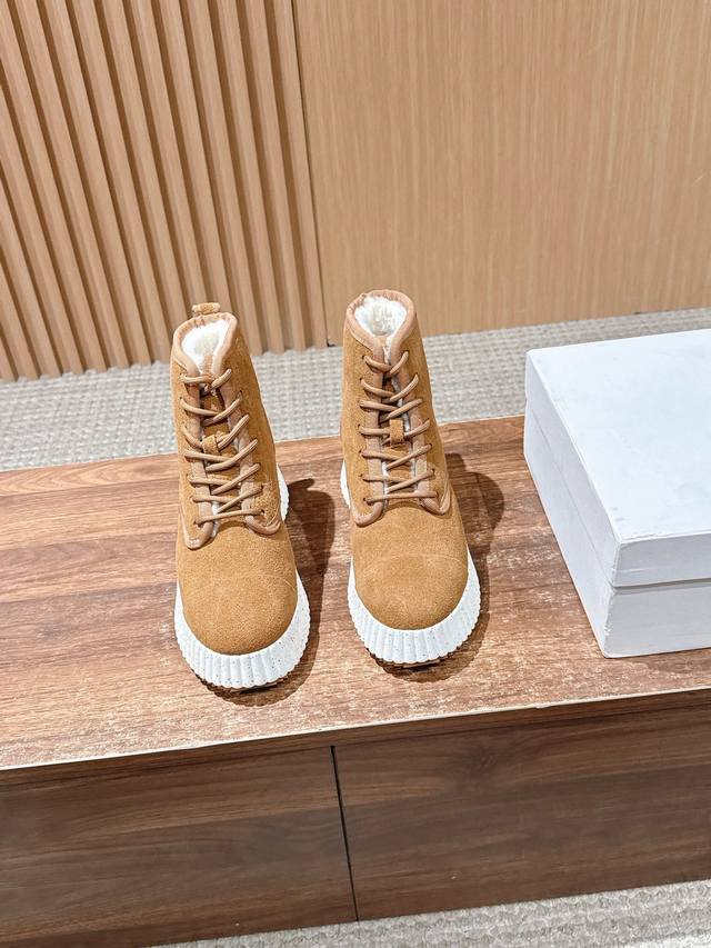 Choi New Wool Sneakers High-Top, the same style worn by Joey Yung, Sun Yi, and V