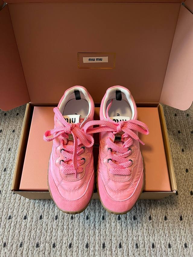 Miu Mi* 25Fw Deck Shoes New Patchwork Casual Sneakers The upper is made of a pat