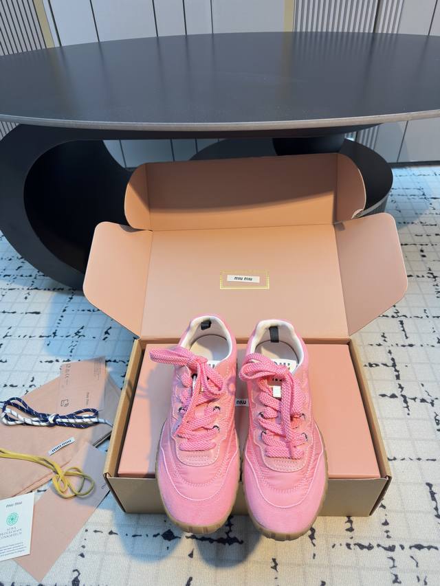 Miu Miu 25 New Arrival: Stylish Retro Comfortable Tyre Series Hiking Shoes, Ger