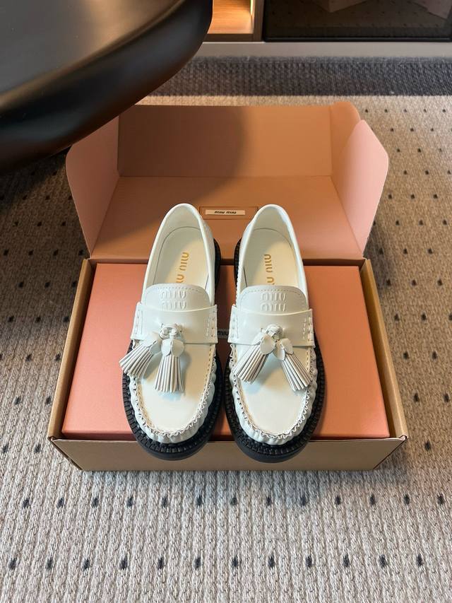Miu Mi* 25Fw Deck Shoes New Tassel Loafers Blending retro and modern styles, the