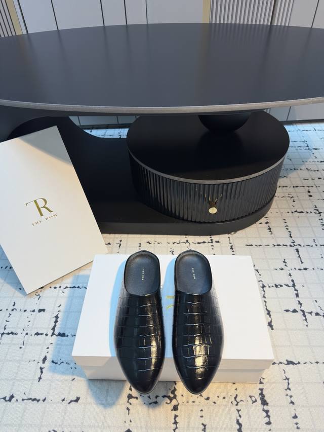 The Row's new Roman mule slippers! I fell in love with these shoes at first sigh