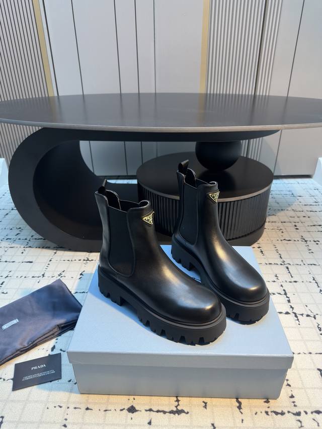 prad* 25 Prada Thick-Soled Retro Chelsea Boots Fashionable thick-soled casual mo