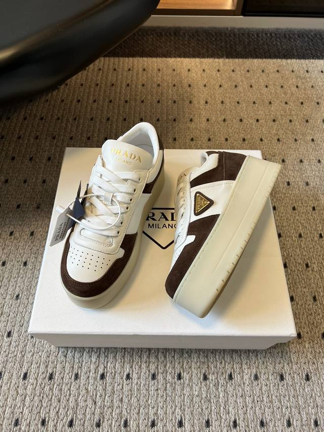 prad*25Ss Thick-Soled Casual Shoes Made with a combination of leather and suede,