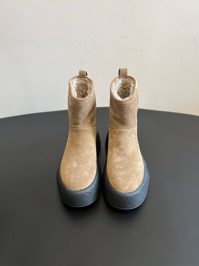 The Row Chunky Fleece Ankle Boots The upper is made of suede, with a delicate te