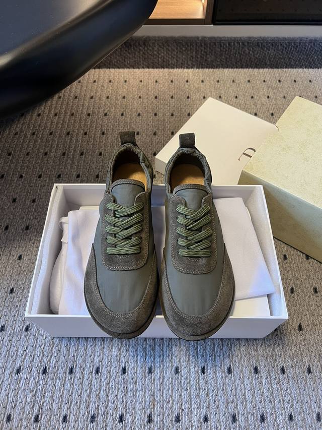 The Row 25Ss Retro Patchwork Flat Casual Shoes The upper is made of a combinatio