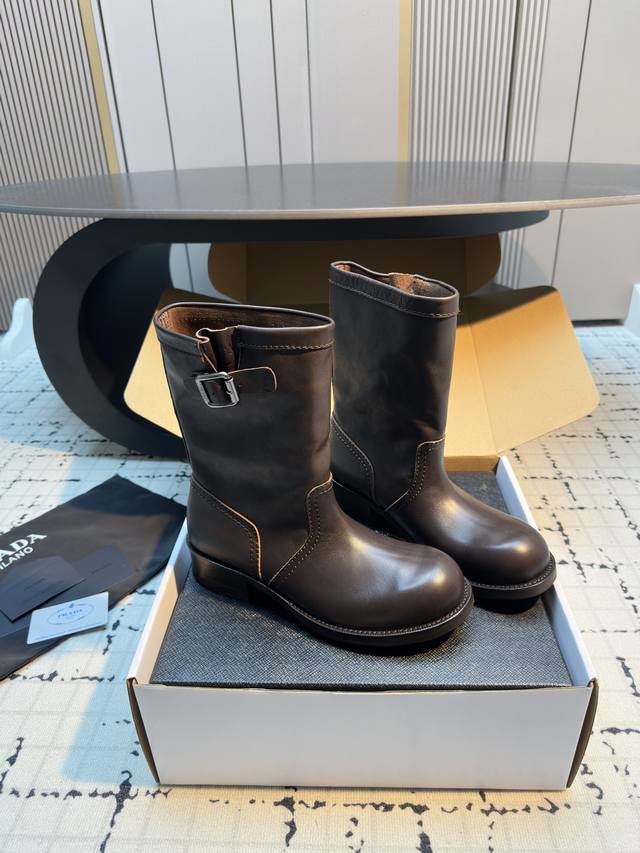 prad* Prada 25Ss Autumn/Winter Thick-Soled Riding Boots Fashionable thick-soled