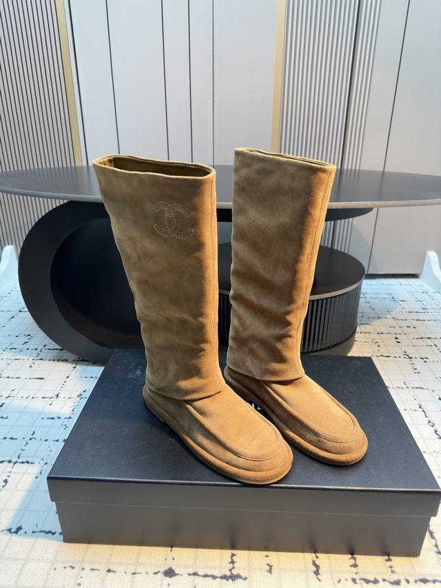 Chane* Autumn/Winter Chic Tall Riding Boots Made of suede, these boots are soft