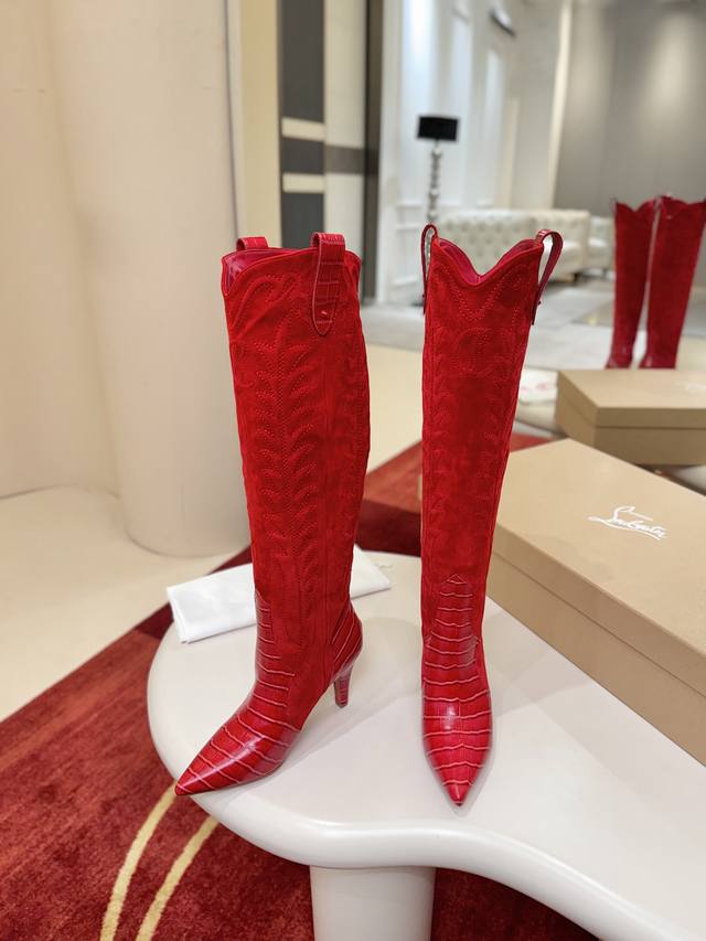 24Aw Classic runway boots, a celebrity-inspired style inspired by the Western wi