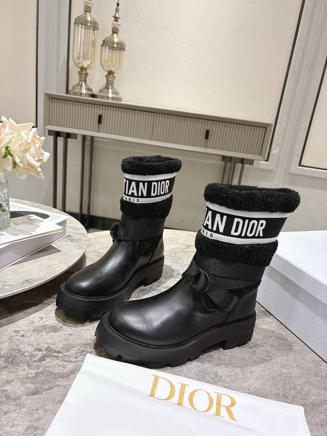 Same price for leather and fur lining, Top-quality Dior CD 25 Fall/Winter wool