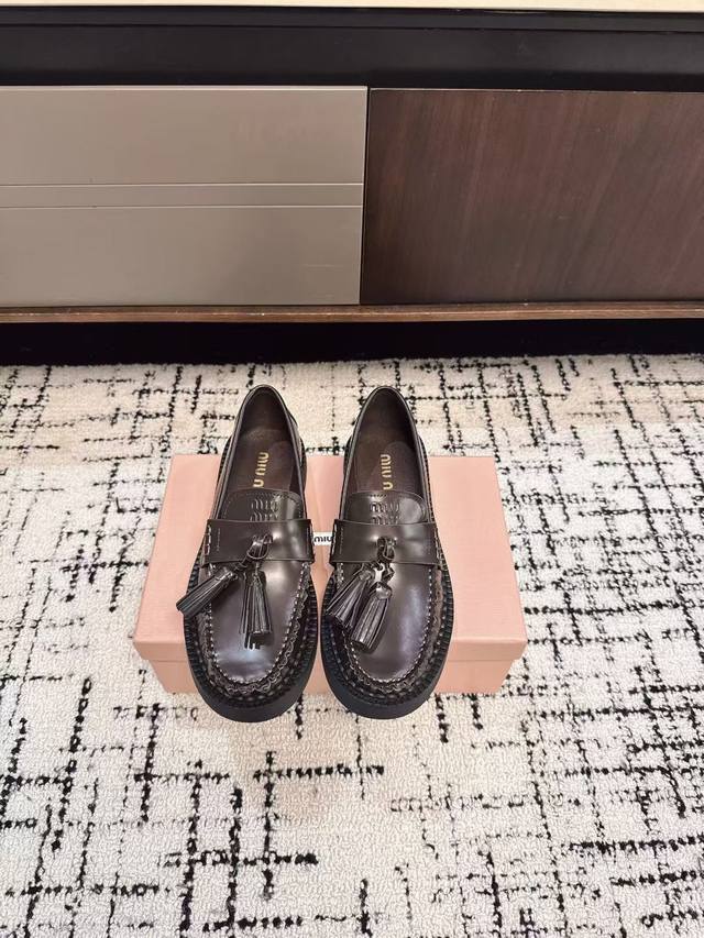 Retail-grade Miu Miu 25Ss Fall/Winter Exclusive Hot-Selling Tassel Loafers This