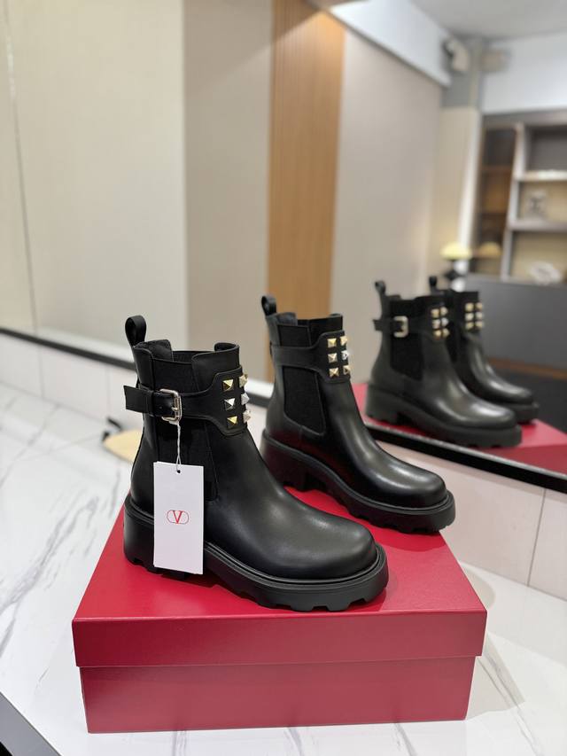 Factory Price (ppp): New Valentino Garavani Vlogo Signatur round-toe Chelsea boo