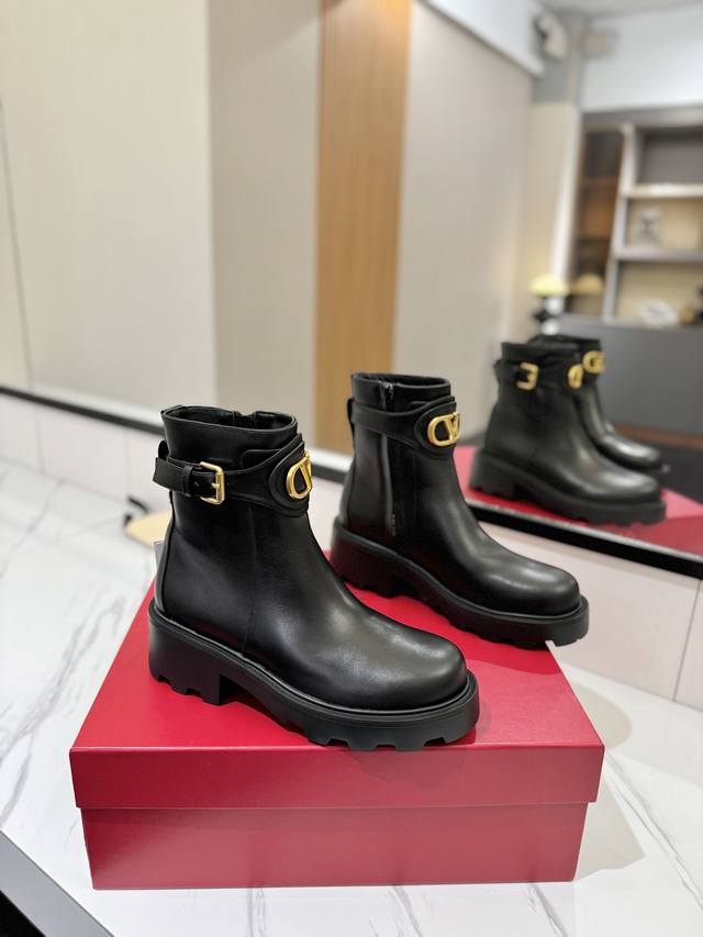 Factory Price (ppp): New Valentino Garavani Vlogo Signatur Round Toe Calfskin B