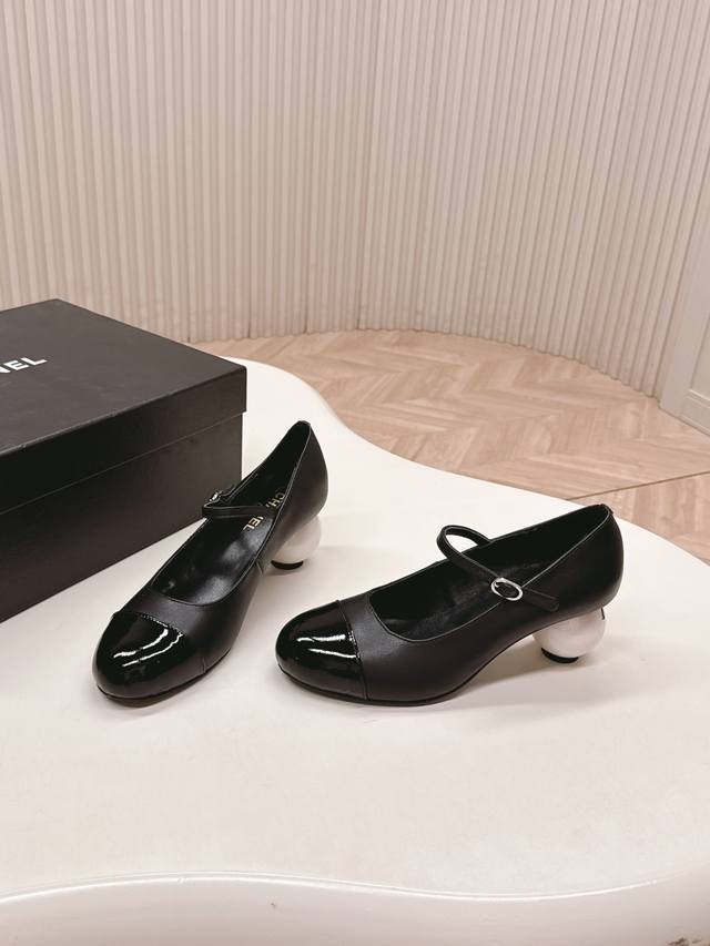 High-quality Chanel 25K new style large pearl heel high-heeled single shoes. Ve