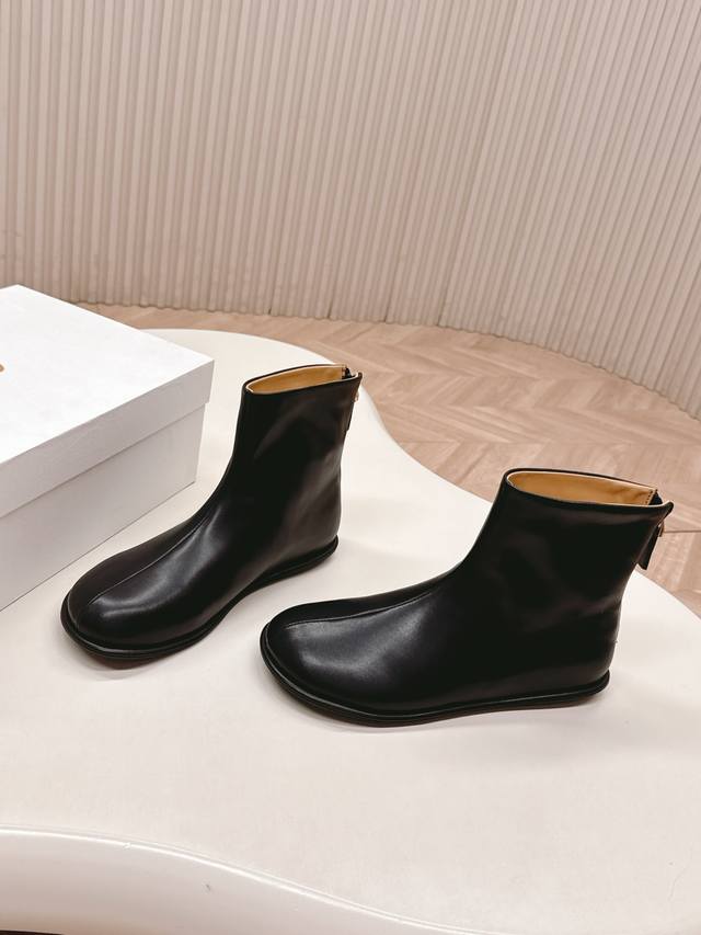 The Row 2025 Fall/Winter New Martin Boots Ankle Boots Classic, simple, stylish,