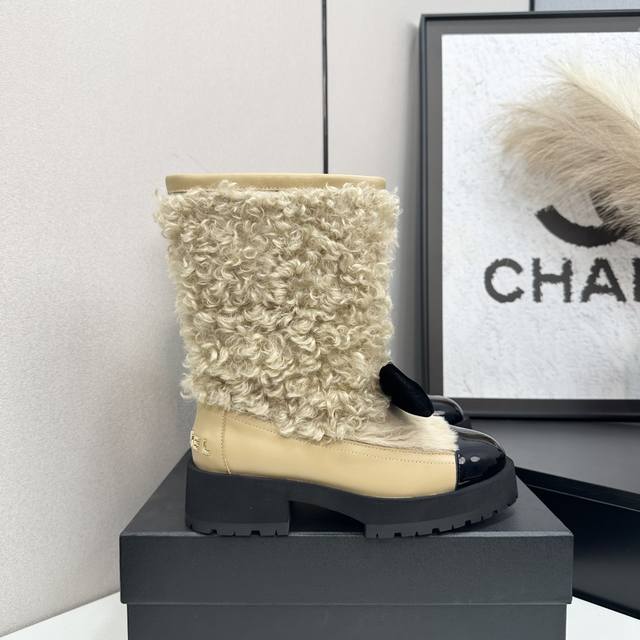 A must-have item for Chanel this fall/winter!! Chanel Fall/Winter Heavy-Duty Woo