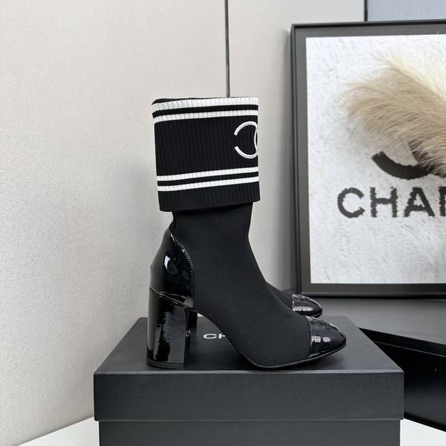 Chanel 25Ss Autumn/Winter Chunky Heel Sock Boots The sock-like cuff is made of k