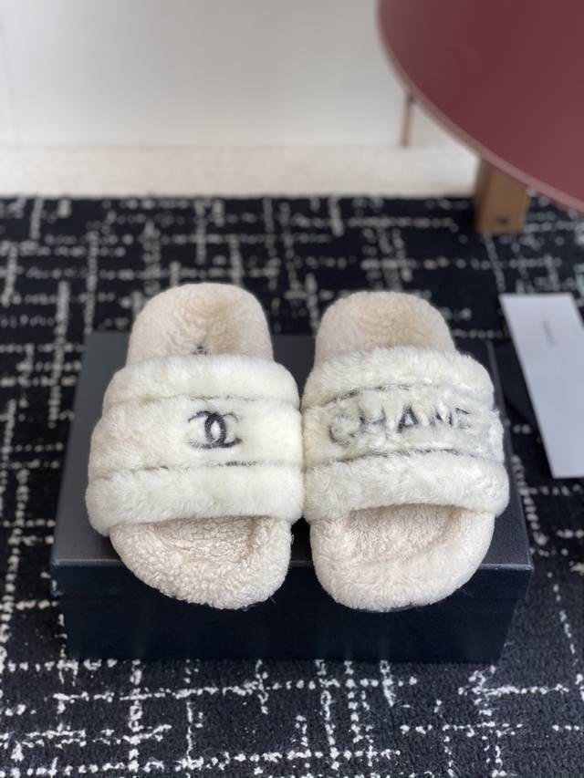 Retail Item Chanel Classic All-Season Double C Furry Slippers! These furry slipp