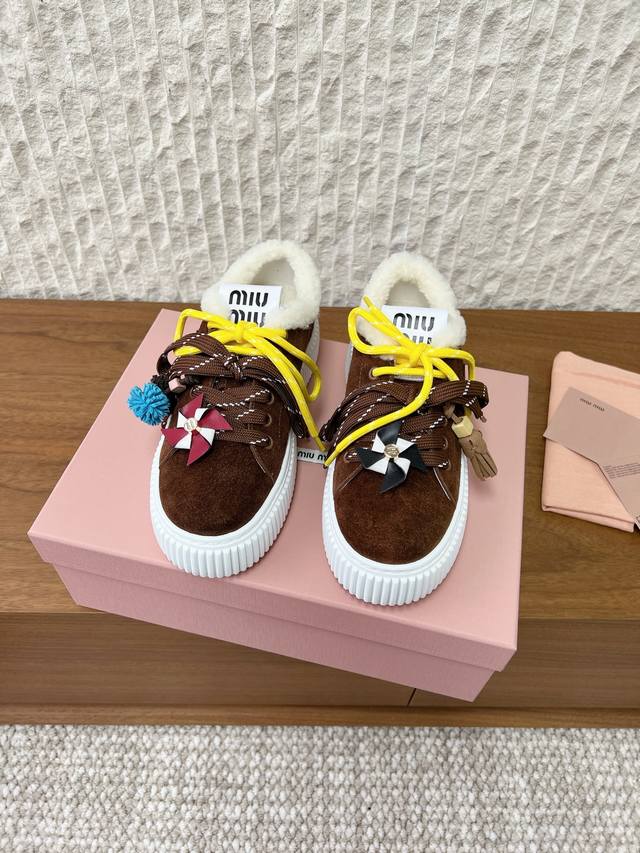 G169 Miumiu 25Ss Autumn/Winter New 3D Embroidered Thick-Soled Casual Shoes (Whit