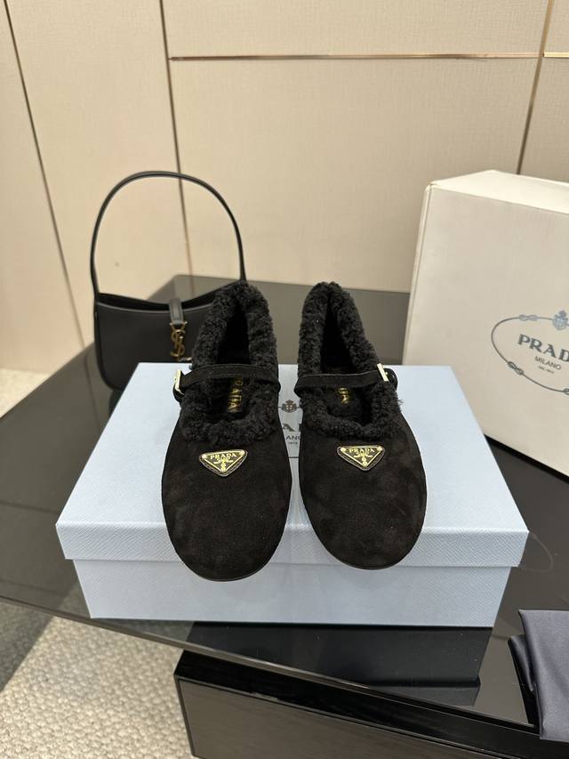 Prada Mary Jane 25 shoes are all the rage! Bloggers are showing them off. Custo