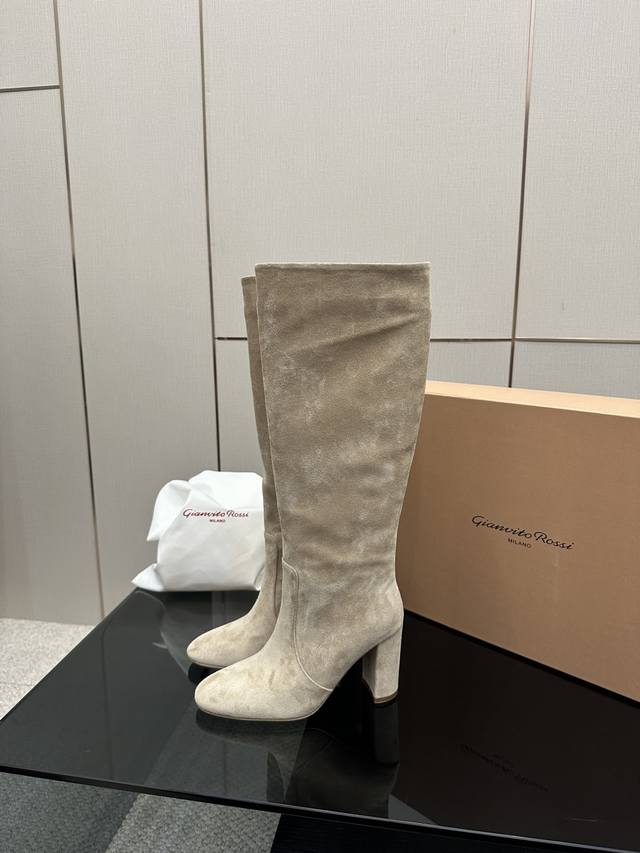 Gianvito Rossi high-heeled boots, made of suede, with a round toe design that el