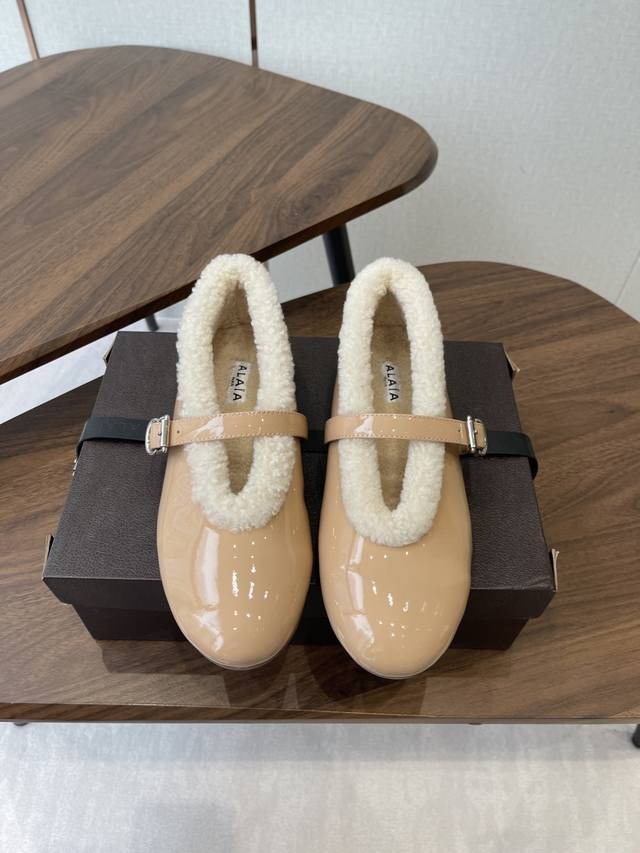 Alaia Autumn/Winter Runway Style Mary Jane Wool Flats These are super popular wo