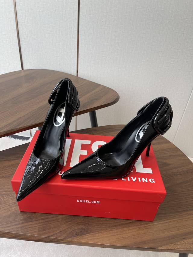 Diesel 2026 New D-buckle High-Heeled Pointed-Toe Shoes. Diesel's designs this ye