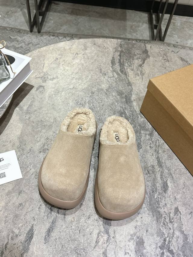 Ugg Autumn/Winter New Mule Platform Sandals These sandals are already a hit befo